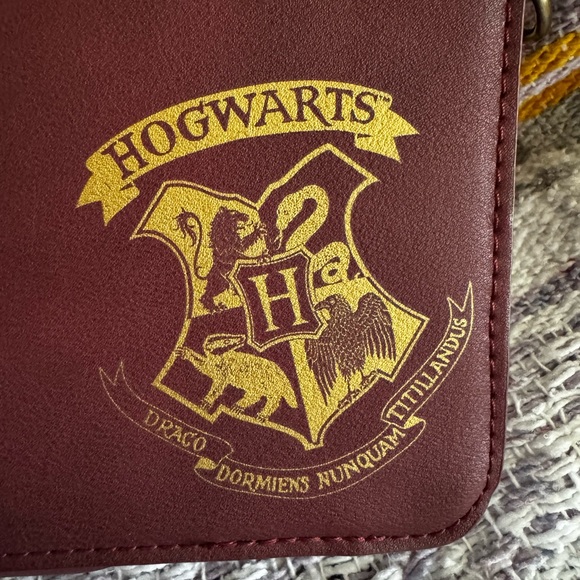 Harry Potter Purse Set-Burgundy Bag with Crest, Kisslock Gringotts Change Purse. - Picture 4 of 12